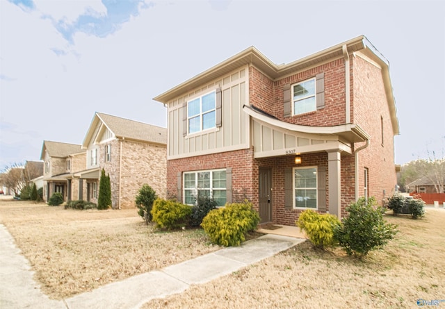 townhome / multi-family property featuring a front lawn