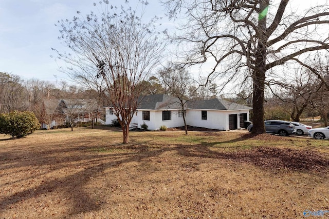 view of front of home featuring a front yard