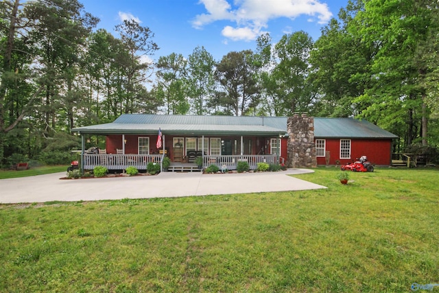 view of front of house featuring a front yard and covered porch