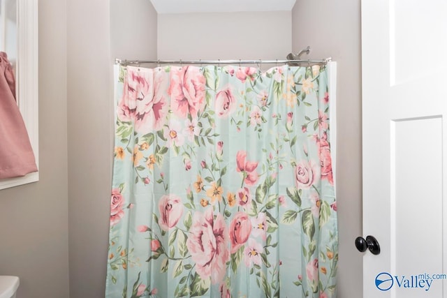 12 Cobbs Cove Way SE, Huntsville, AL 35803 - full bathroom with a shower with shower curtain and toilet
