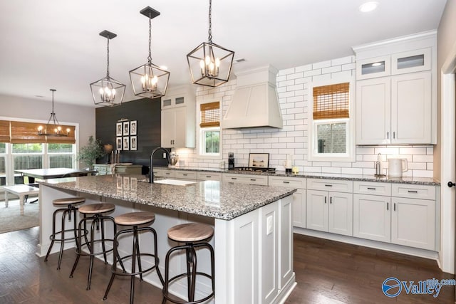 12 Cobbs Cove Way SE, Huntsville, AL 35803 - kitchen with a chandelier, premium range hood, backsplash, a kitchen bar, and recessed lighting
