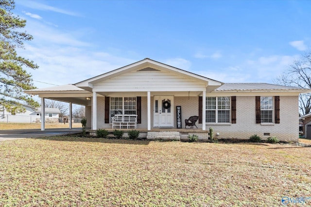 view of front of property featuring a carport, a front yard, and covered porch