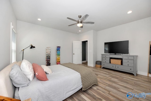 bedroom featuring light wood finished floors, recessed lighting, ceiling fan, and baseboards