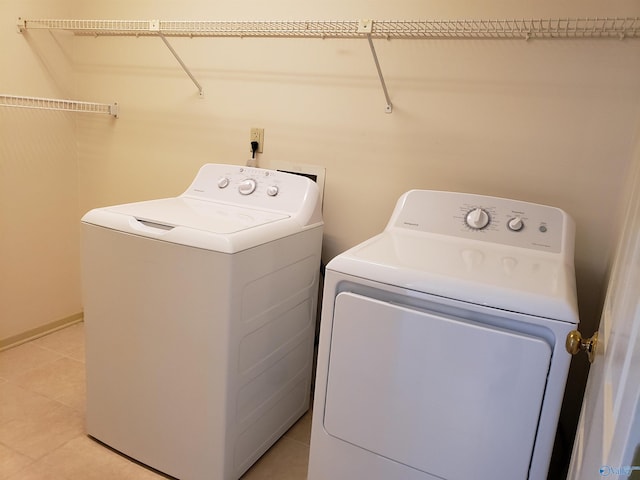 washroom featuring light tile patterned flooring and independent washer and dryer