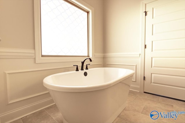 bathroom featuring tile patterned floors and a bathtub