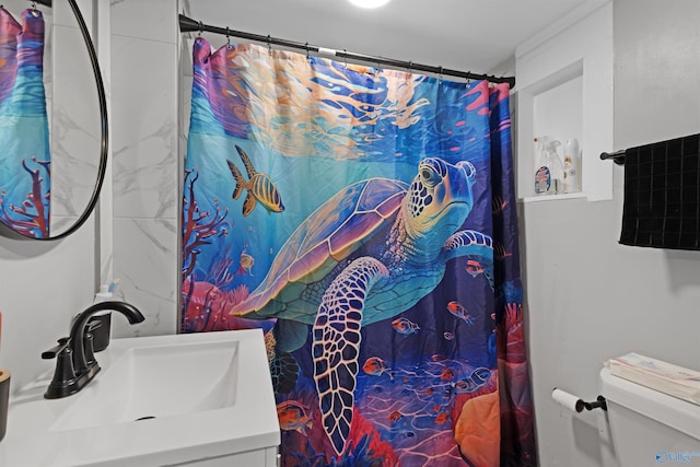 full bath with curtained shower, vanity, and toilet