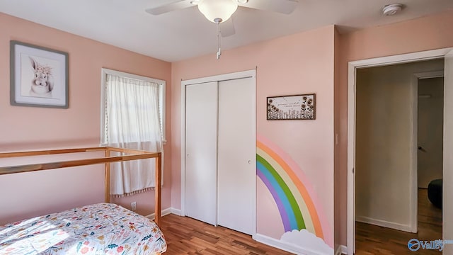 bedroom featuring hardwood / wood-style flooring, ceiling fan, and a closet