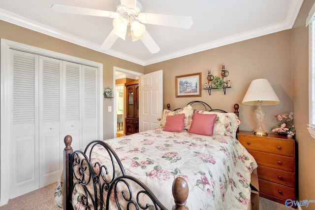 bedroom featuring ornamental molding, a closet, carpet floors, and ceiling fan