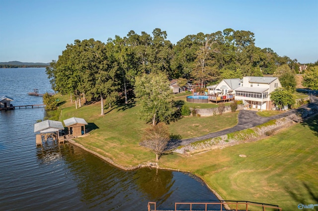 bird's eye view with a water view