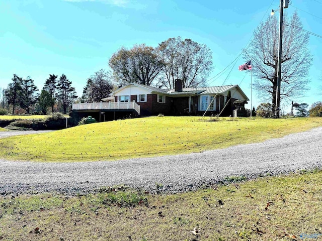 view of front of home featuring a front yard