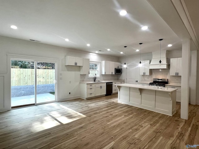 1921 Patterson St, Guntersville, AL 35976 - kitchen with appliances with stainless steel finishes, a sink, white cabinets, decorative backsplash, and recessed lighting