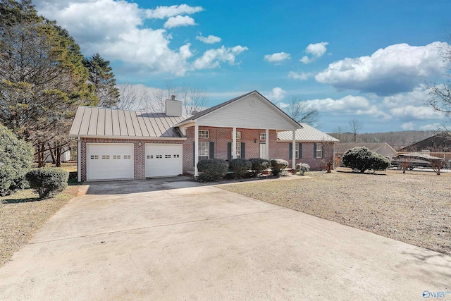 view of front facade featuring a garage