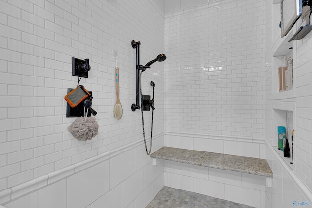 bathroom featuring a tile shower