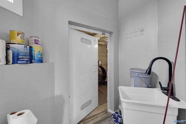 bathroom featuring sink