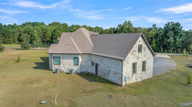 view of front of property featuring a front lawn and cooling unit