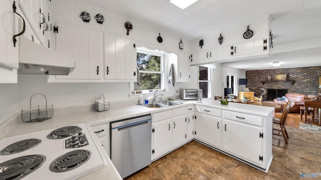 kitchen featuring white cabinetry, sink, stainless steel dishwasher, kitchen peninsula, and a textured ceiling