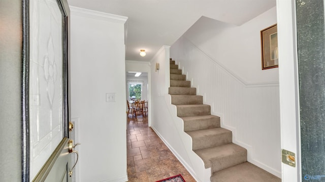 foyer with crown molding