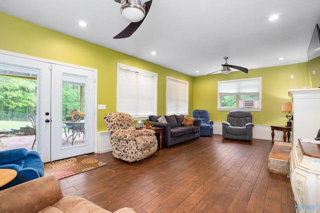 living area with dark wood-style flooring, a ceiling fan, and recessed lighting