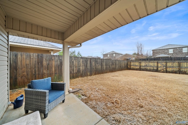 view of yard featuring a patio