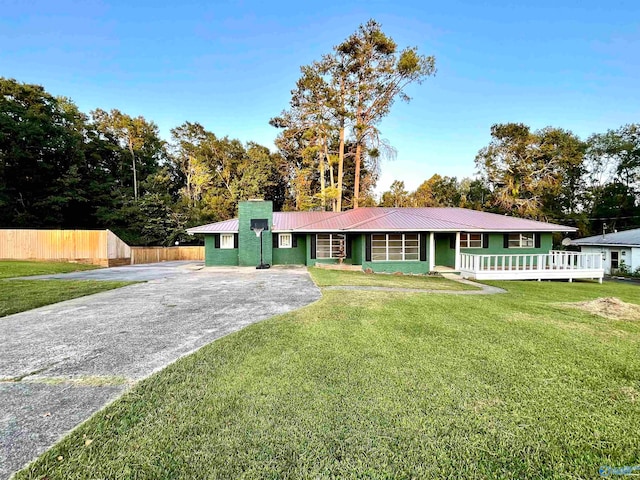 ranch-style home featuring a front yard