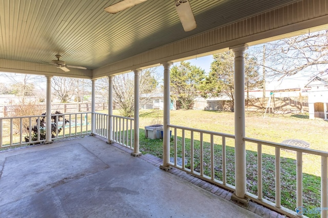 unfurnished sunroom with ceiling fan