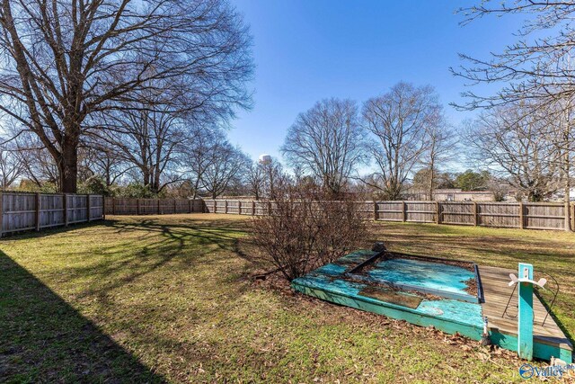 view of yard featuring a fenced backyard