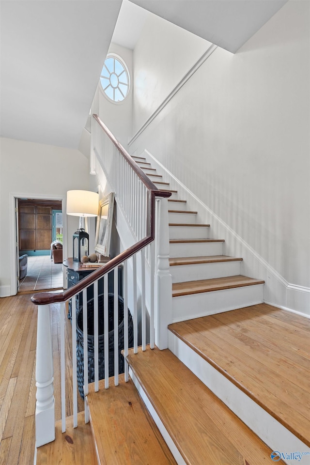 702 5th Ave SE, Cullman, AL 35055 - stairway featuring hardwood / wood-style floors and vaulted ceiling