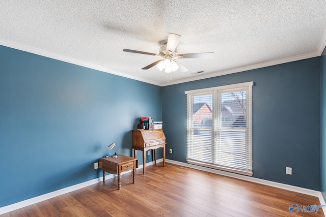 living area featuring ceiling fan, ornamental molding, wood finished floors, and baseboards