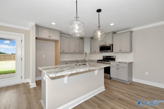 kitchen with crown molding, appliances with stainless steel finishes, sink, and gray cabinetry