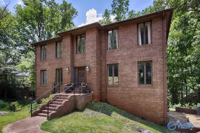 9046 Sugar Tree Trl, Huntsville, AL 35802 - colonial home featuring brick siding and a front yard
