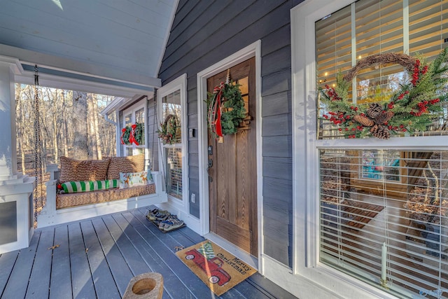 entrance to property featuring covered porch