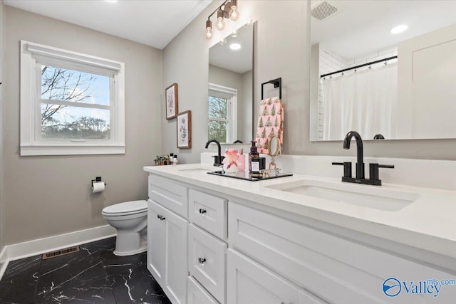 bathroom featuring a shower with curtain, vanity, and toilet