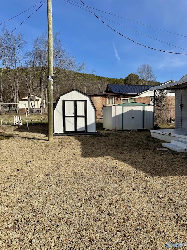 back of house featuring a storage shed