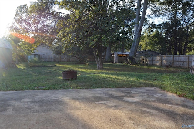 view of yard featuring a patio