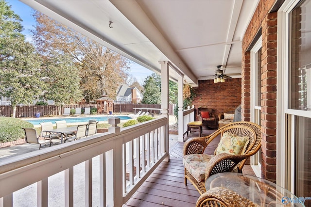 balcony featuring ceiling fan