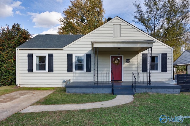 bungalow-style house featuring covered porch and a front yard