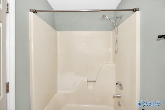 bathroom featuring shower / bathing tub combination