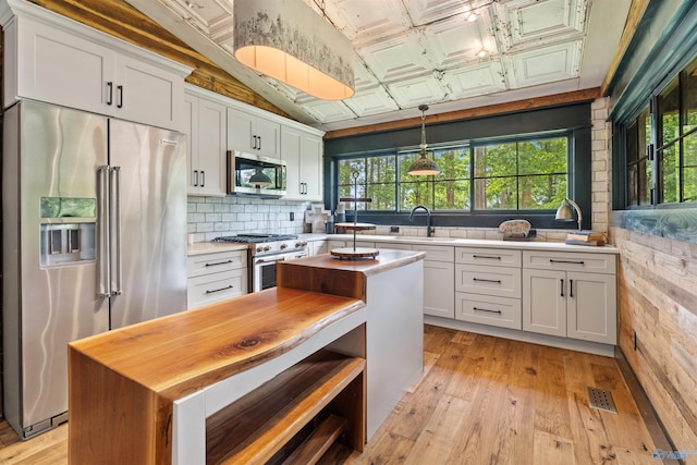 511 Pine Island Cir, Scottsboro, AL 35769 - kitchen with premium appliances, wood counters, an ornate ceiling, light wood-type flooring, and backsplash