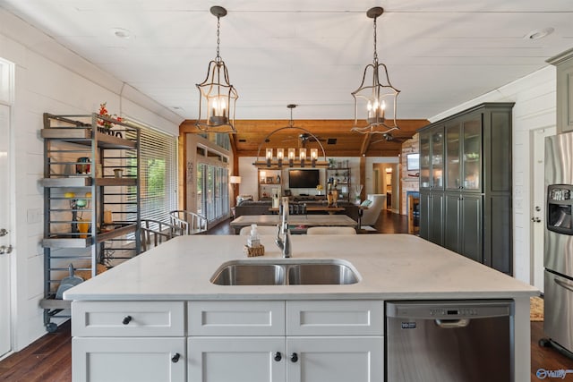 511 Pine Island Cir, Scottsboro, AL 35769 - kitchen featuring appliances with stainless steel finishes, a sink, open floor plan, dark wood finished floors, and a center island with sink