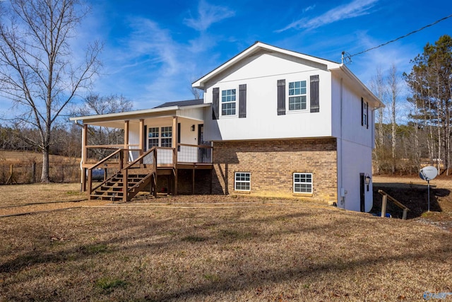 back of house featuring a lawn