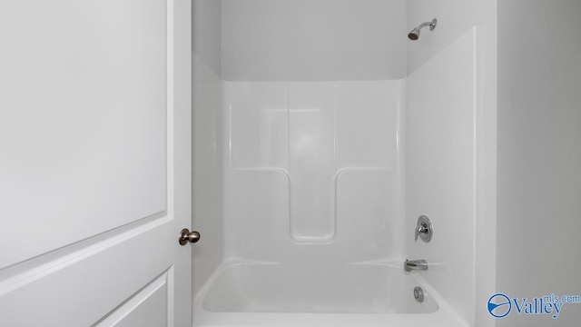 bathroom featuring shower / washtub combination