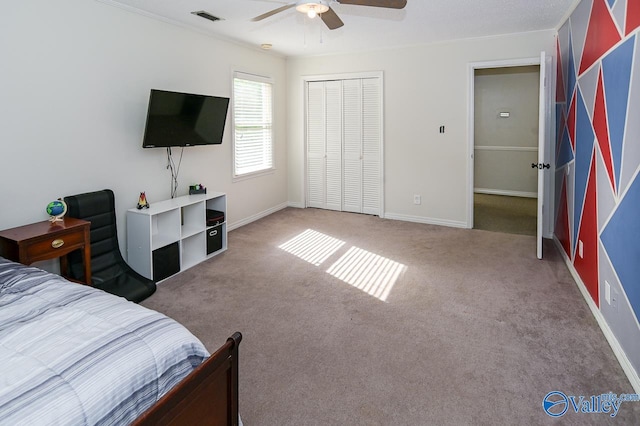 bedroom with a closet, ceiling fan, and light colored carpet