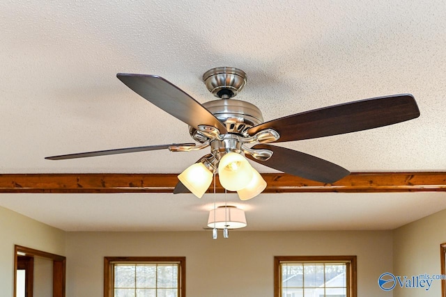 room details featuring a ceiling fan