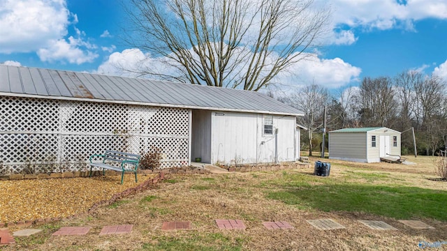 view of outdoor structure with a yard