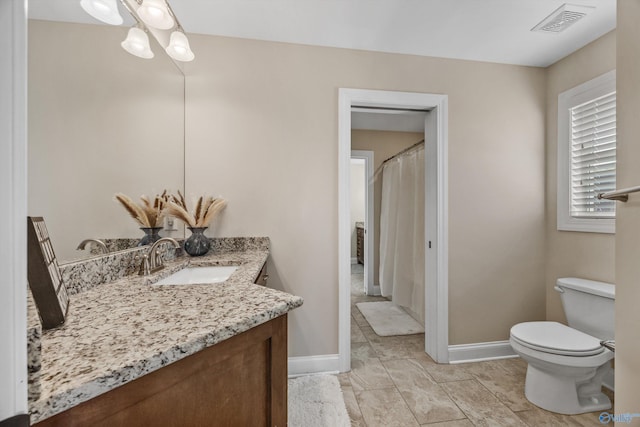 full bathroom featuring toilet, visible vents, baseboards, and vanity