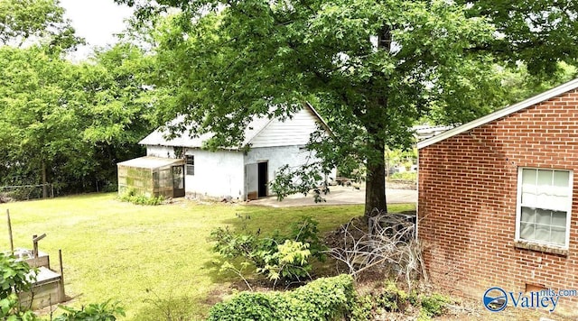 312 8th Ave SW, Attalla, AL 35954 - view of grassy yard with an outdoor structure