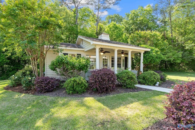 view of yard featuring ceiling fan