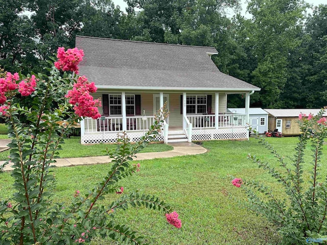 view of front of house featuring a front yard