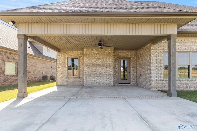 view of patio with ceiling fan