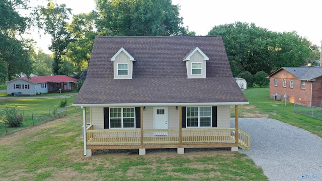 view of front of property featuring a front yard and a porch